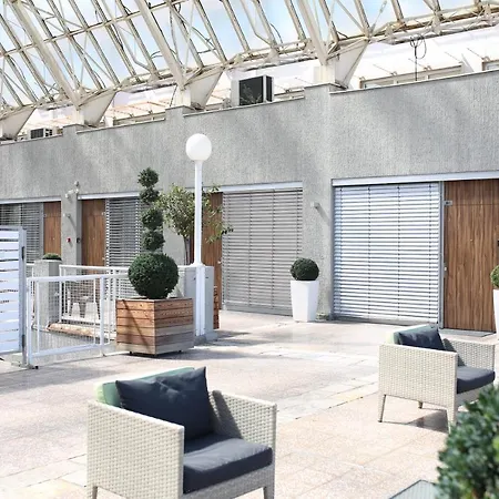 أدريسا سويتس فندق مبيت وإفطار 4*